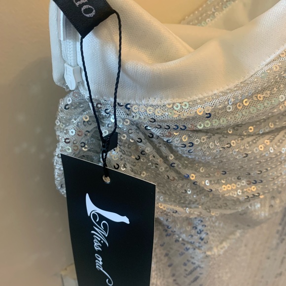 WHITE SEQUENCE GOWN 🤍 - Picture 5 of 7